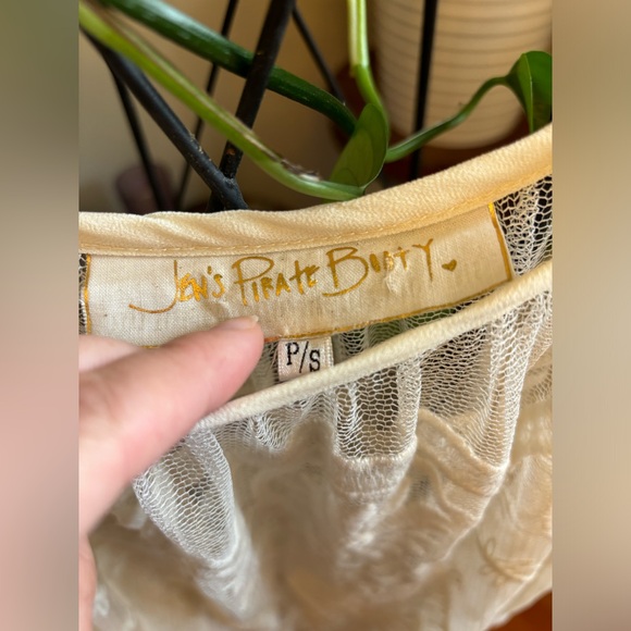 Jen’s Pirate Booty Cami Cold Shoulder Top - Picture 3 of 7